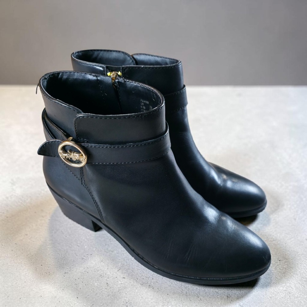 Coach‎ Black Debi Smooth Leather Ankle Boots 6.5 B Horse & Carriage Buckle